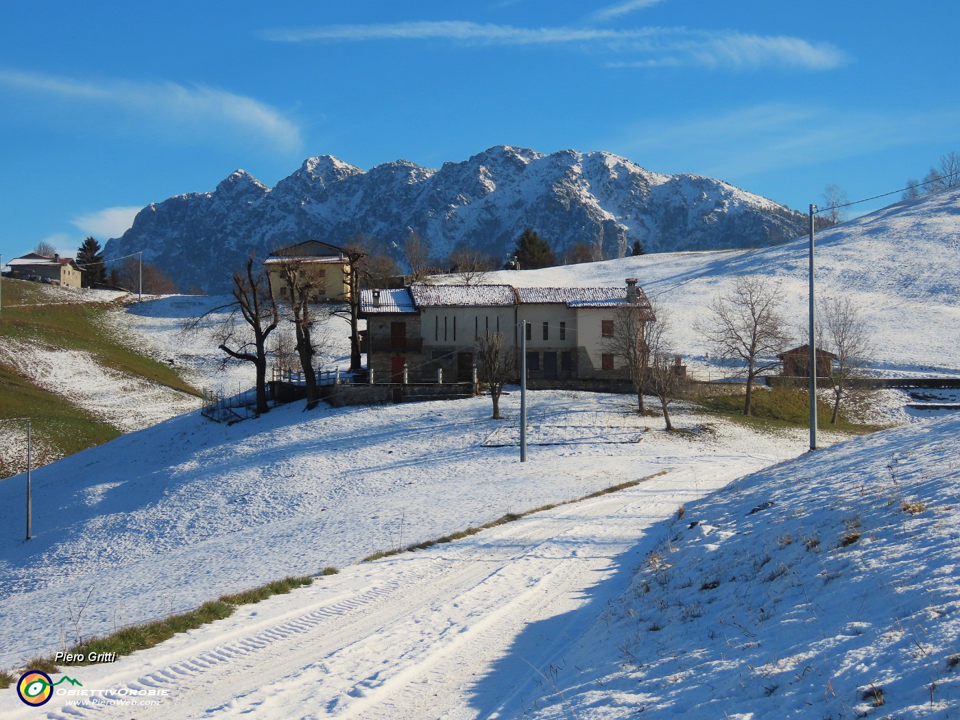 12 Bella cascina con vista in Alben.JPG